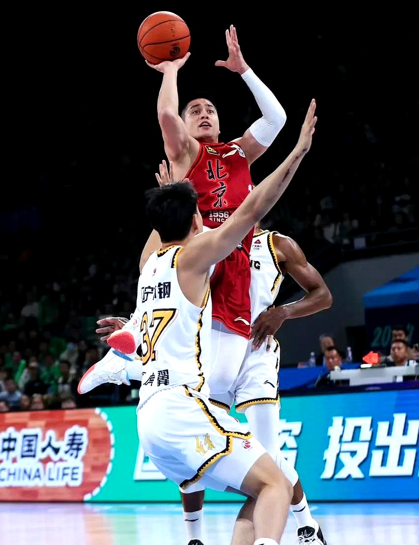 辽宁本钢迎国王杯关键赛，国际比赛日篮板制胜，悬念犹存，医务组通报恢复