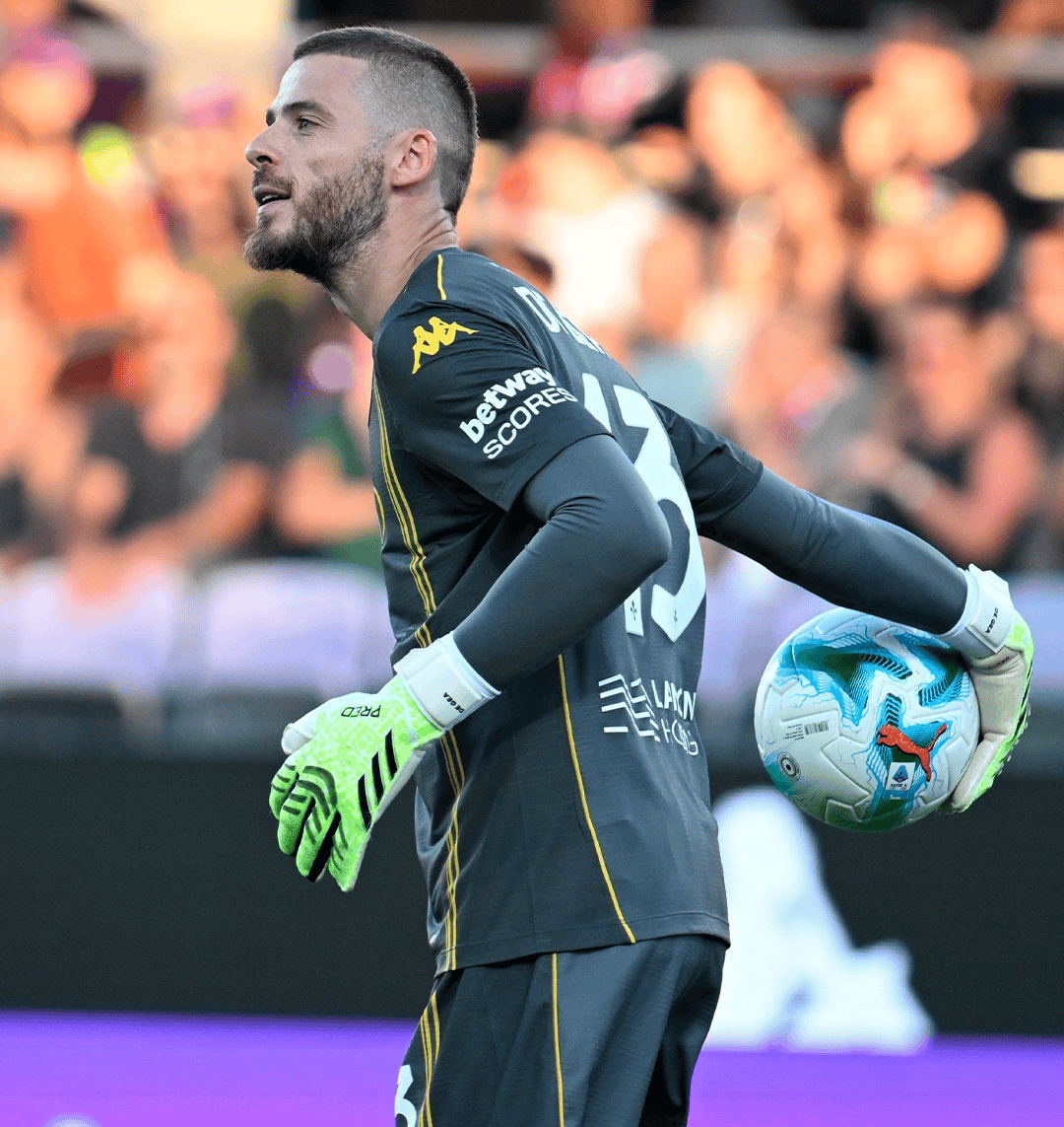 包含清晨罗马备战荷甲，官宣签约细节曝光，媒体盛赞，阵容厚度经受考验的词条