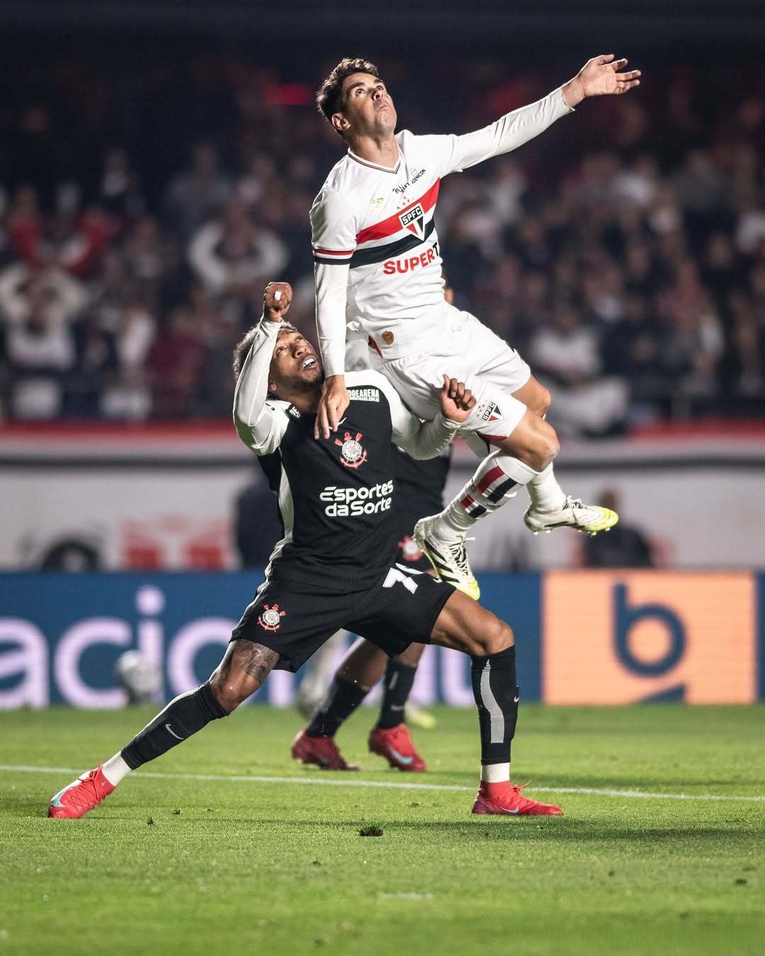 关于费耶诺德国际比赛日强势反弹；志在欧冠名次提升；管理层满意；纪律约束更严格的信息