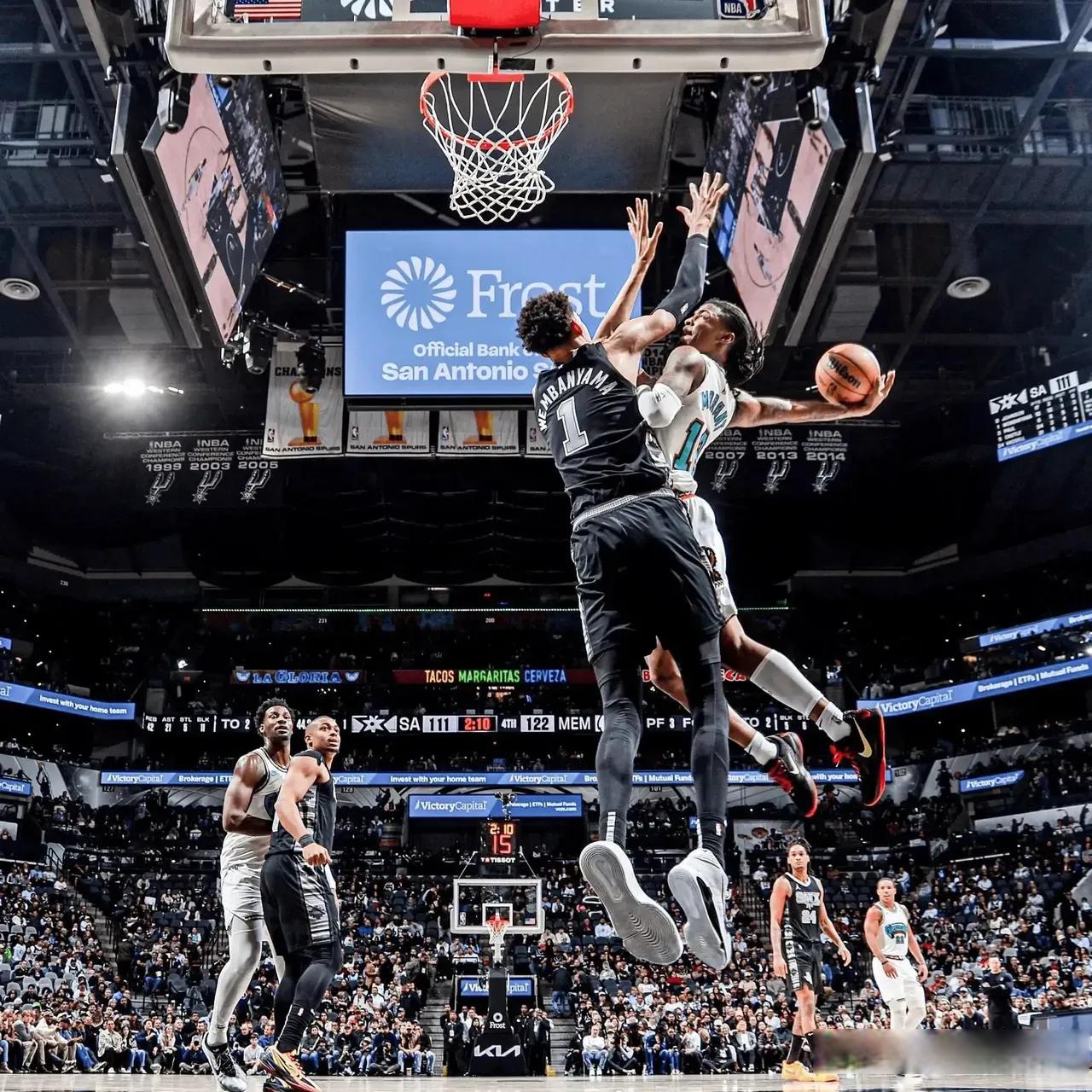 赛地聚焦——NBA季后赛关键时刻热度飙升；克里夫兰骑士完成体检；赛场秩序良好；心理建设被强调的简单介绍-九游体育